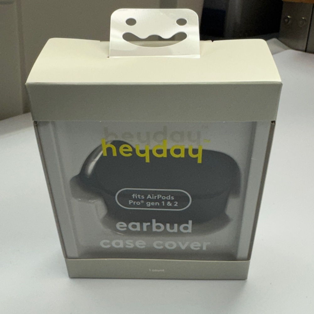 Heyday silver and Black Earbud Case Cover